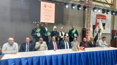 فى احتفالية كبرى الاوليمبى يكرم المتفوفين والرياضيين