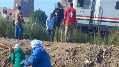 الهلال الأحمر يقدم المساعدات العاجلة لمصابي حادث تصادم قطاري المنيا