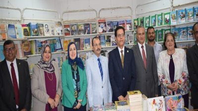 رئيس جامعة بنها يفتتح معرض دار المعارض للكتاب