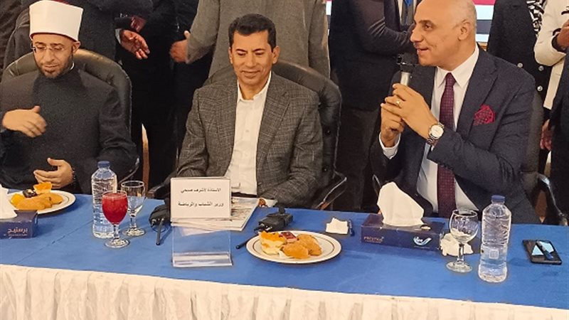 الكاتب الصحفي أحمد