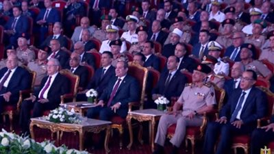 السيسي يشاهد أوبريت 