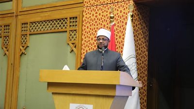 أمين «البحوث الإسلامية»خلال كلمته بحفل تدشين مبادرة بالإنسان نبدأ