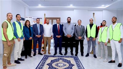 تسليم 700 قطعة ملابس من انتاج المتعافين من الإدمان لبنك الكساء