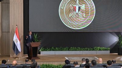 رئيس الوزراء يوجه التعازي لأسر ضحايا حادث حافلة طلاب جامعة الجلالة