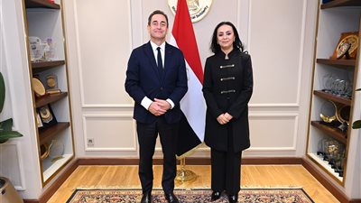وزيرة التضامن الاجتماعي تلتقي السفير الفرنسي بالقاهرة
