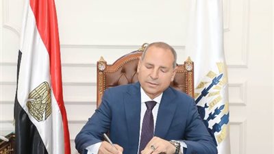 محافظ القاهرة يضع تعريفة جديدة للسرفيس والنقل العام والجماعى