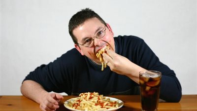خطورة تناول الطعام بسرعة