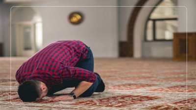 بالفيديو | امرأة تشكو .. زوجي لا يلتزم بأداء الصلاة.. فماذا أفعل؟