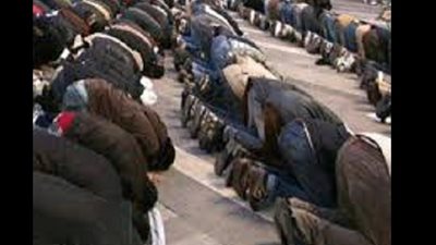 متى تجوز الصلاة بالحذاء