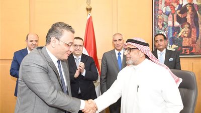 الإسكان: توقيع عقد مبادلة لقطع أراضي بمرسى مطروح بقطعتى أرض بالقاهرة الجديدة