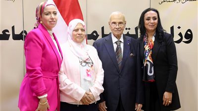 قومي المرأة يهنىء المستشار سناء خليل لتكريمه فى احتفالية 