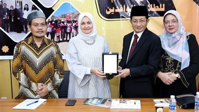 مستشارة شيخ الأزهر تستقبل الرئيس العام لمسجد الاستقلال بإندونيسيا