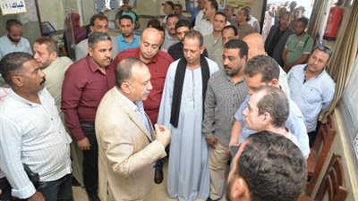 لمتابعة طلبات التقنين.. محافظ أسيوط يتفقد سير العمل بالمركز التكنولوجي