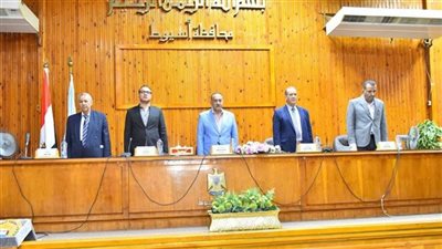 محافظ أسيوط يكرم الفائزين بالمسابقات العلمية الدولية
