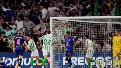 النيران الصديقة تلحق أول هزيمة بأتلتيكو في الدوري الإسباني
