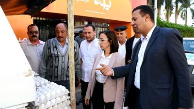 قوافل متنقلة لبيع بيض المائدة والسلع الغذائية بأسعار مخفضة بالبحيرة