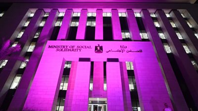 التضامن تضىء مبناها باللون الوردي لدعم ومساندة مرضى سرطان الثدي