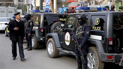 بالإكراه .. ضبط شخصين اختطفا شابا بسبب خلافات مالية