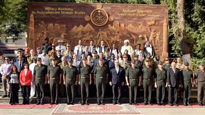 الأكاديمية العسكرية تنظم فعاليات اليوم الوطنى للدارسين الوافدين
