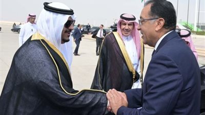 رئيس الوزراء يصل للرياض للمشاركة في مؤتمر 