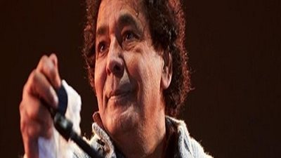 أسرة محمد منير تكشف حقيقة نقله للمستشفى وتدهور حالته الصحية