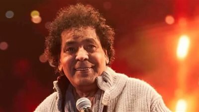أسرة محمد منير: يحضر أغانى مبهجة لجمهوره فى البومه الجديد
