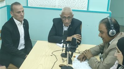 محافظ شمال سيناء يوزع جوائز المسابقة الإذاعية حكاية وطن