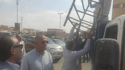 جهازمدينة بدر يشن حملة مكبرة لإزالة المخالفات بالتعاون مع الشرطة.. صور