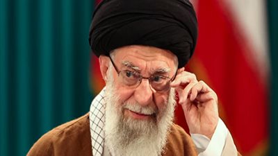 نيويورك تايمز: المُرشد الإيراني يتخذ قرارًا بالهجوم على إسرائيل