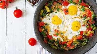 خبراء يحذرون من طهي البيض بهذه الطريقة