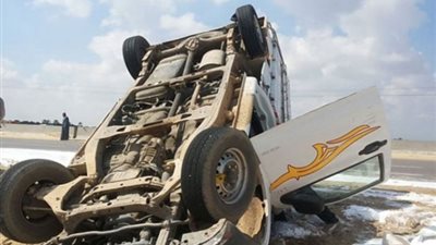 إصابة 6 فى انقلاب سيارة ربع نقل بطريق بحيرة قارون