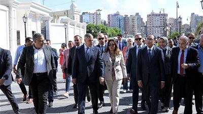 رئيس الوزراء يتفقد مشروع تطوير 