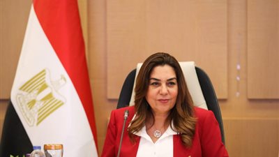 وزيرة التنمية المحلية: رفع كفاءة 166 من العاملين بالمحافظات
