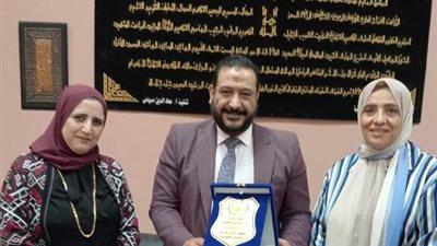 مديرة تعليم الشروق تُكرم العناصر المتميزة وتشجع الكفاءات بالمدارس صور