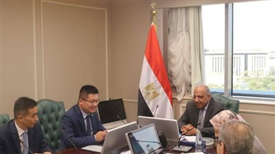 وزير الكهرباء يبحث مع هواوي الصينية توطين صناعة المهمات وكشف التلاعب فى معدلات الاستهلاك