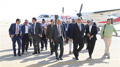 محافظ الوادي الجديد يستقبل عددًا من رؤساء التحرير والصحفيين