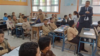 الديب فاجا مدرستين بالتحرير