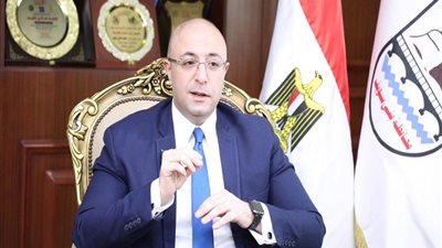 غنيم يهنئ فرع هيئة تعليم الكبار بالمركز الأول على الجمهورية