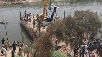 حبس السائق ومسئول المعدية في حادث سقوط ميكروباص من 