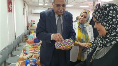مدير تعليم القليوبية يتفقد معرض مهرجان الخرز ببنها وكفر شكر