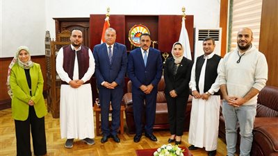 شعيب يلتقي أعضاء نموذج محاكاة مجلس الشيوخ بوزارة الشباب والرياضة