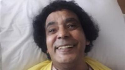 تفاصيل أزمة الكينج محمد منير الصحية