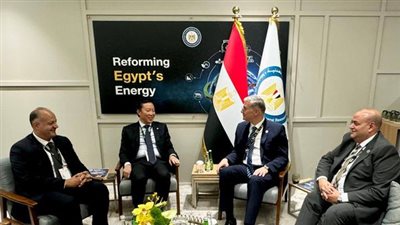 مباحثات بين 