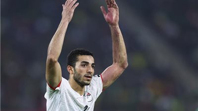 بسبب الإصابة.. منتخب مصر يطمئن على عبد المنعم قبل معسكر نوفمبر