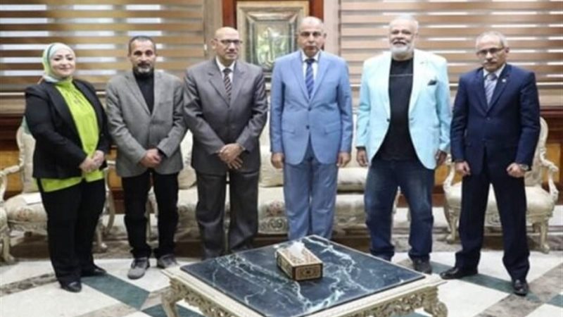 محافظ المنيا وناصف