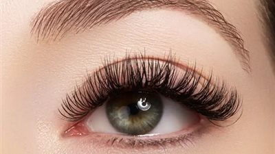خبير يقدم وصفة طبيعية لصحة الرموش