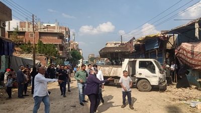 حملة مكبرة لرفع الإشغالات من سوق حي السلام بالإسماعيلية