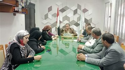 وكيل تعليم كفرالشيخ يجتمع باعضاءالمتابعة