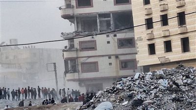 شهداء وجرحى في عدوان إسرائيلي استهدف مبنى في منطقة السيدة زينب بريف دمشق
