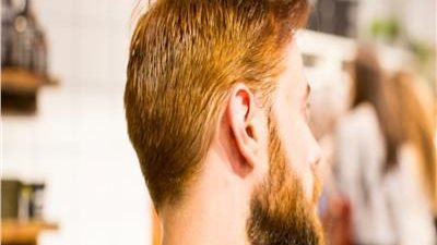 هل استخدام الرجال للحناء تشبه بالنساء؟.. أمينة الفتوى تحسم الجدل
